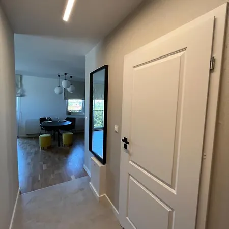 Halo Check In 24h Privat Parking *