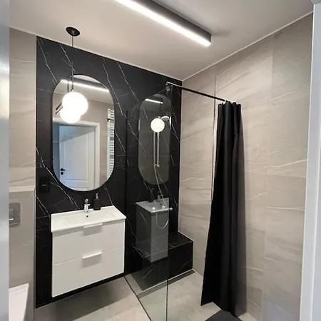 Halo Check In 24h Privat Parking *