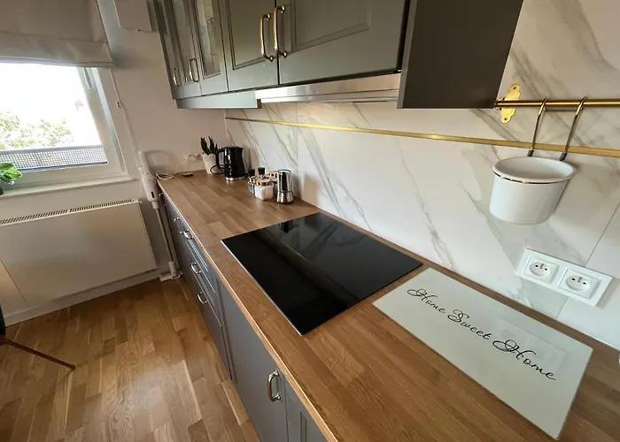 Halo Check In 24h Privat Parking *