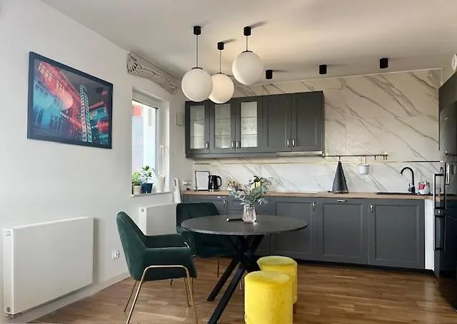 Halo Check In 24h Privat Parking *